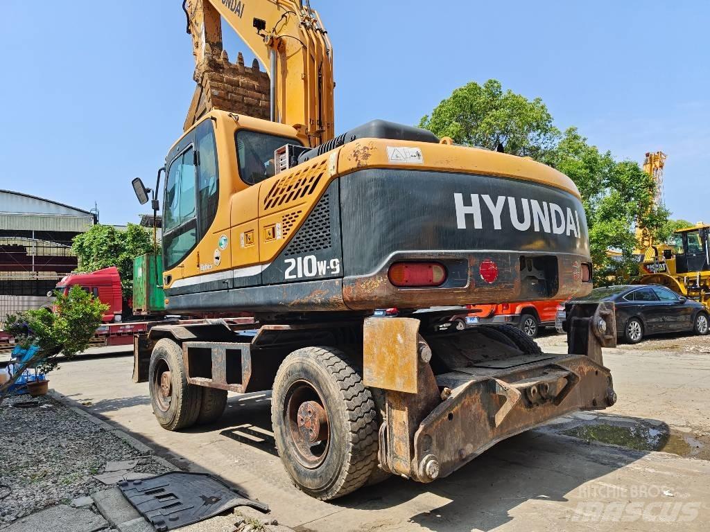 Hyundai R210W-9 Ratiniai ekskavatoriai