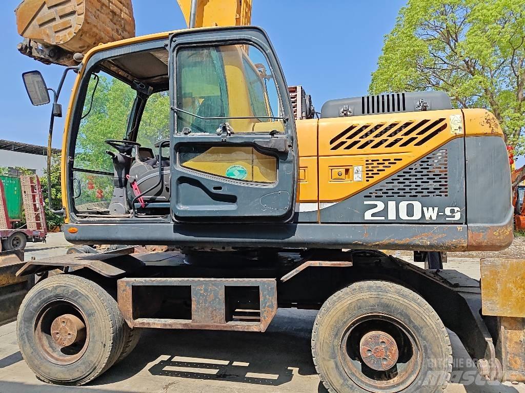 Hyundai R210W-9 Ratiniai ekskavatoriai