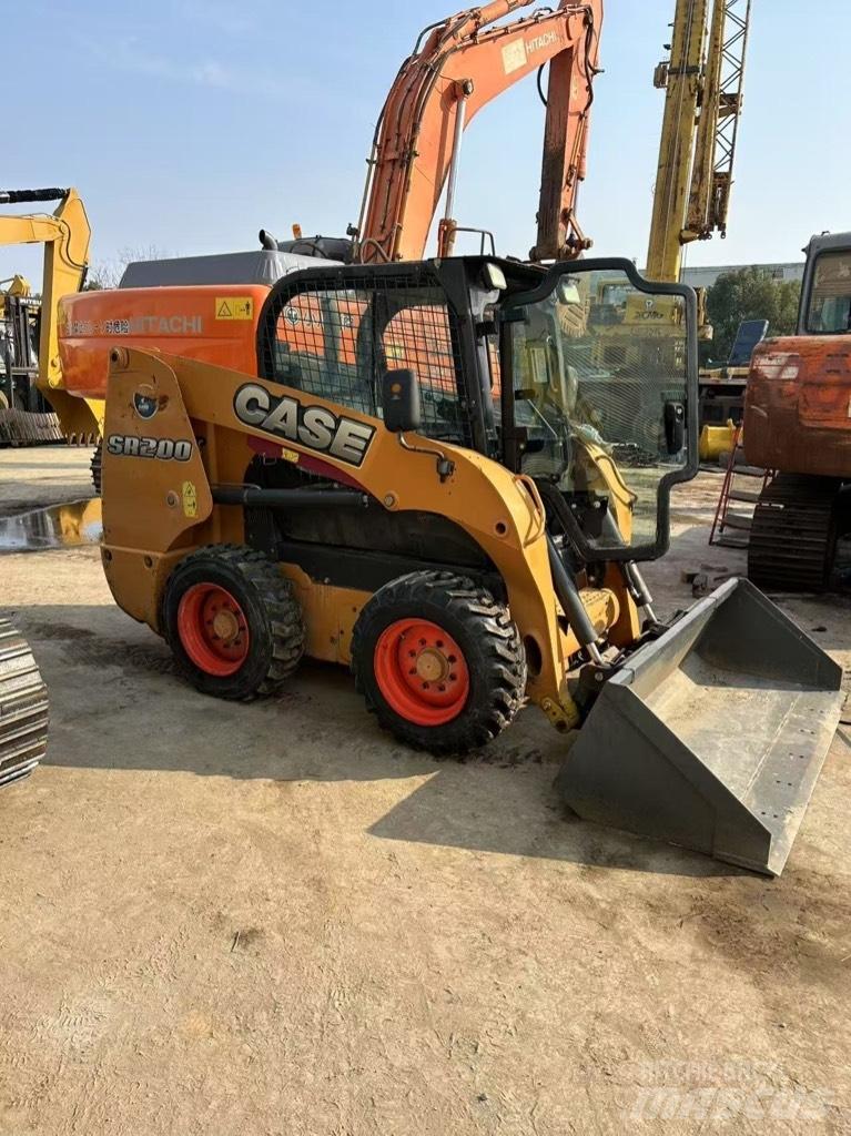 CASE SR 200 Krautuvai su šoniniu pasukimu