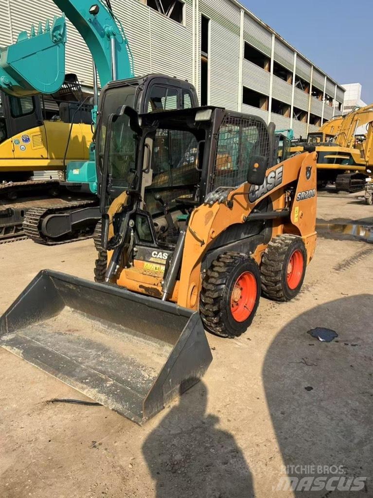 CASE SR 200 Krautuvai su šoniniu pasukimu