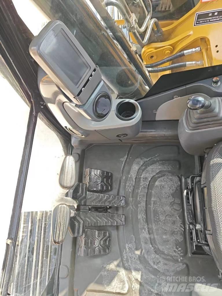 CAT 320 D2 Vikšriniai ekskavatoriai