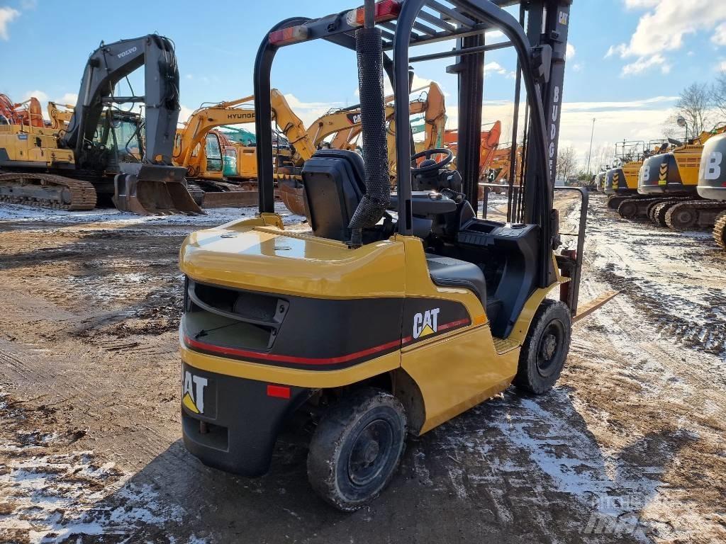 CAT DP 25 N Dyzeliniai krautuvai