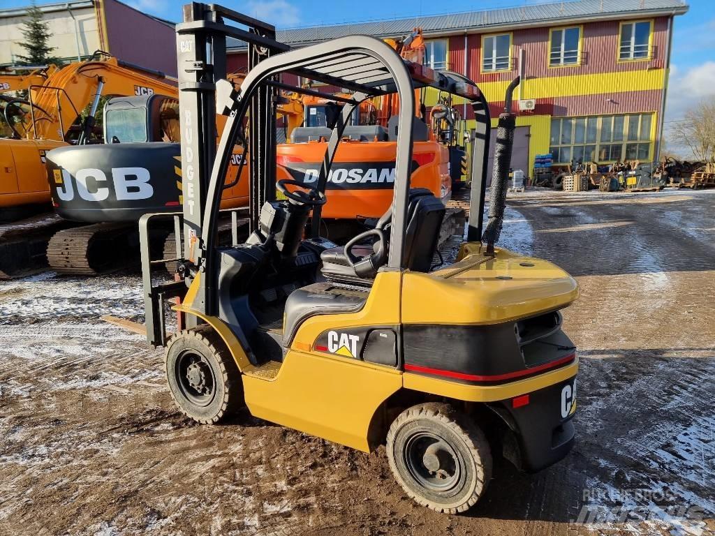 CAT DP 25 N Dyzeliniai krautuvai