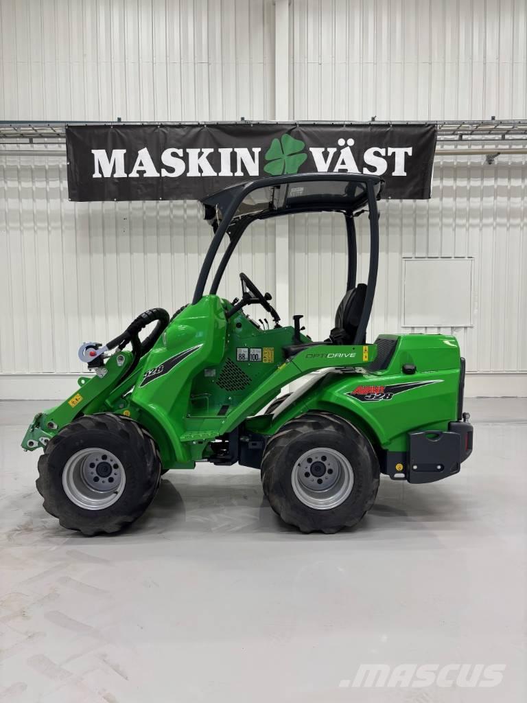 Avant 528 Daugiafunkciniai pakrovėjai