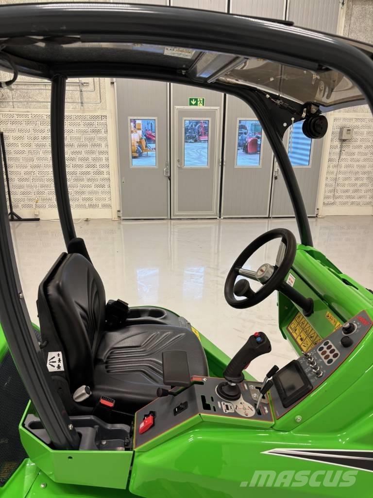 Avant 528 Daugiafunkciniai pakrovėjai