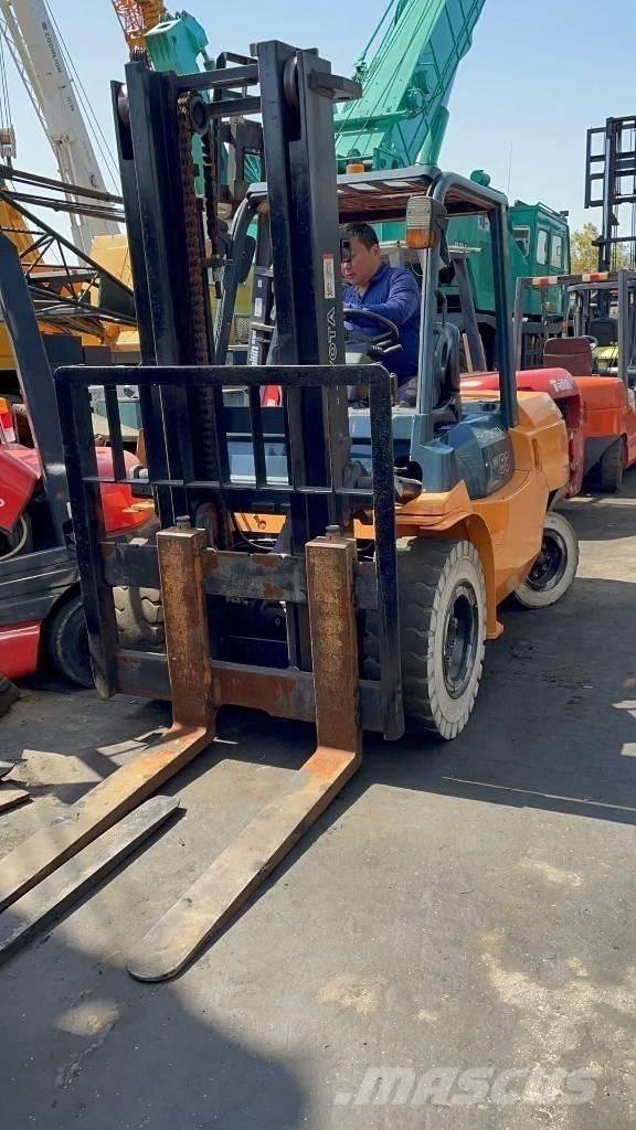 Toyota 5 ton Dyzeliniai krautuvai