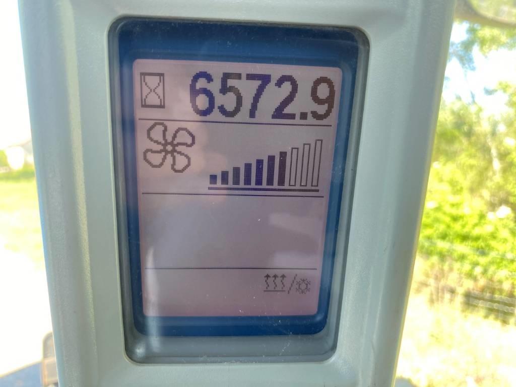 New Holland T 8.360 Traktoriai