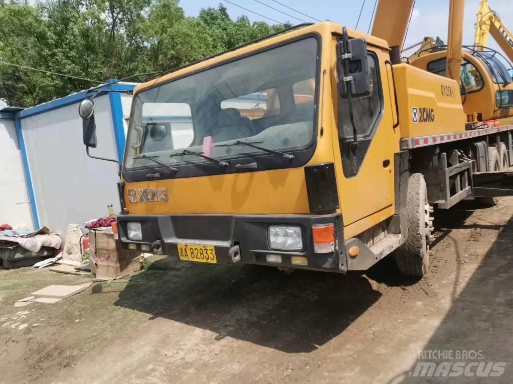 XCMG QY25K Visureigiai kranai