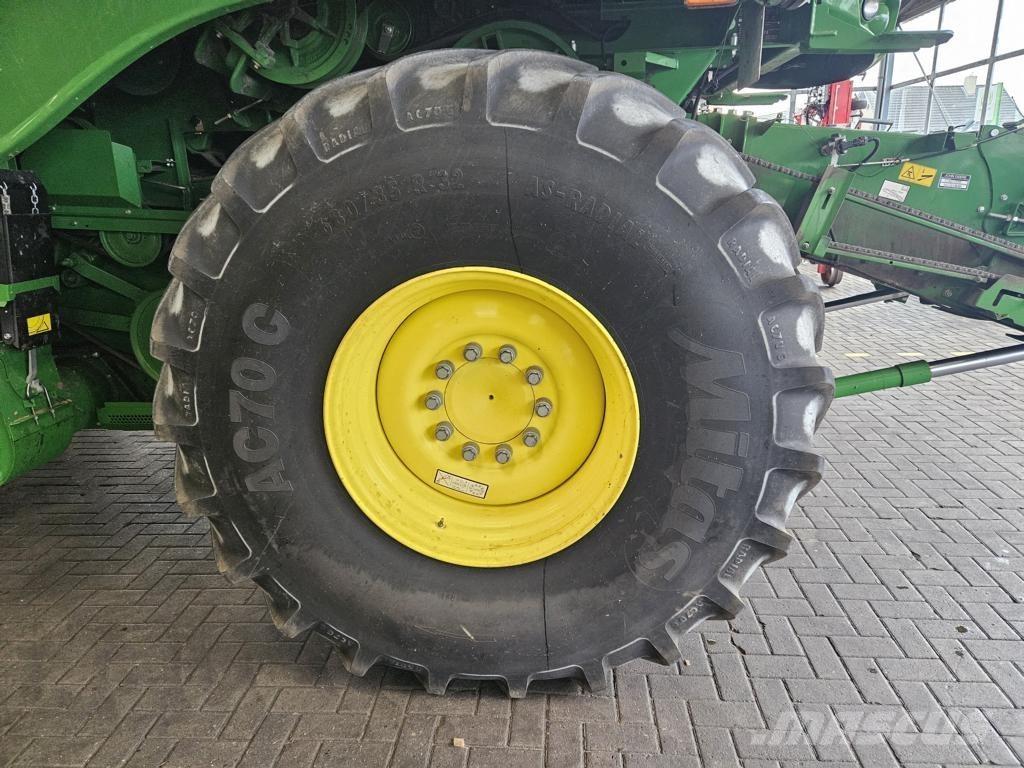 John Deere T560 i Derliaus nuėmimo kombainai