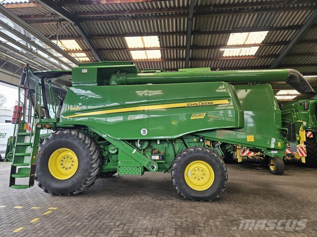 John Deere T560 i Derliaus nuėmimo kombainai