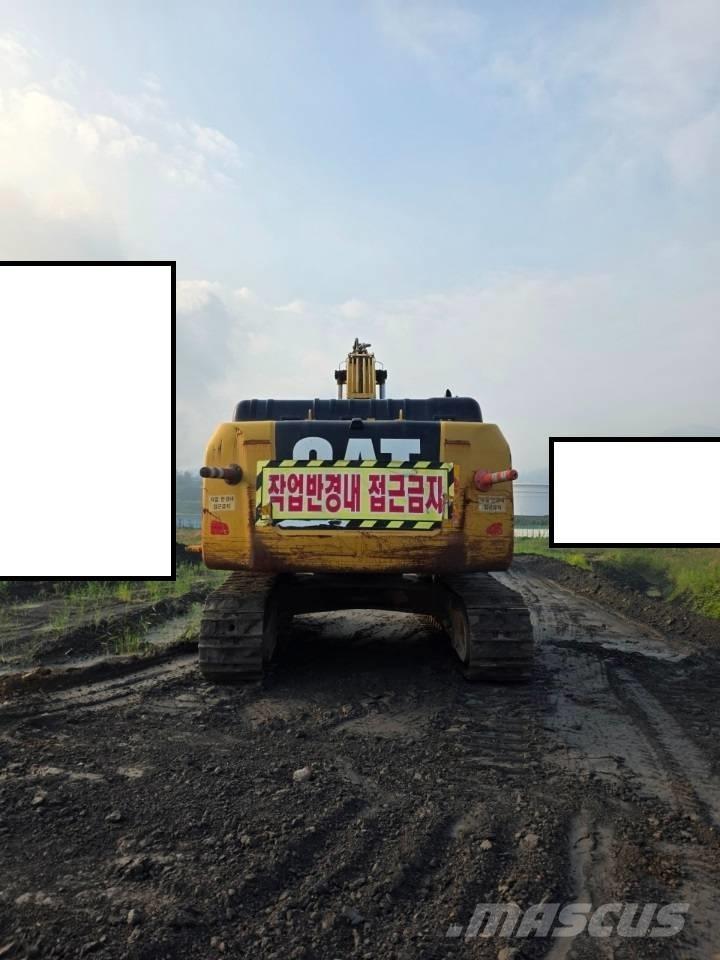 CAT 330FL Vikšriniai ekskavatoriai