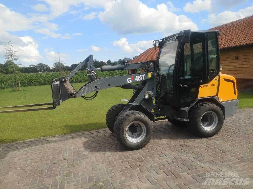 GiANT V 452 T HD Naudoti ratiniai krautuvai
