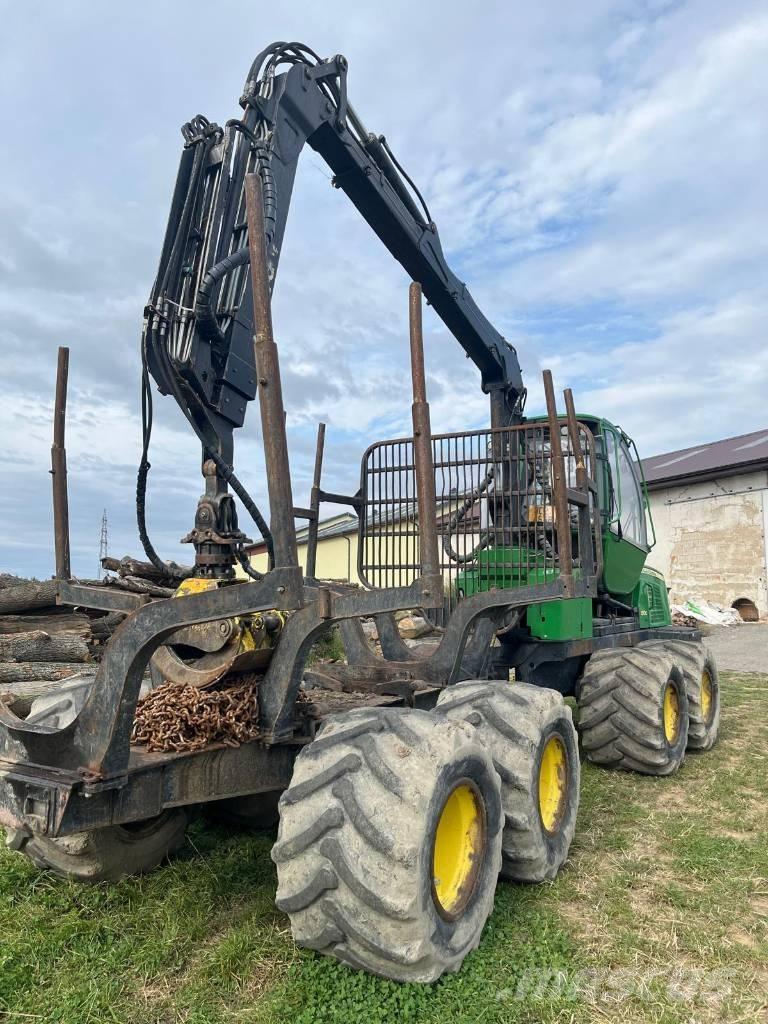 John Deere 810 E Naudoti miškovežiai (Forvarderiai)