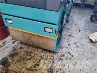 Bomag BW 100 AD-4 Porinių būgnų volai