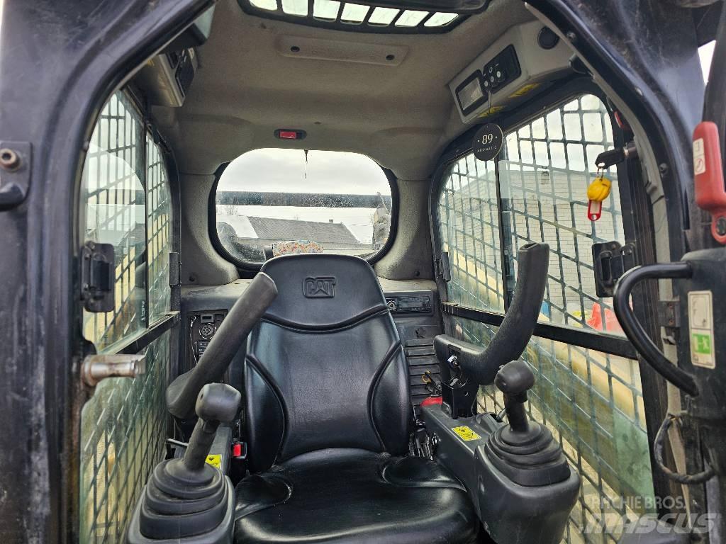 CAT 289 D Krautuvai su šoniniu pasukimu