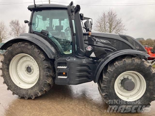 Valtra T214 Versu Traktoriai