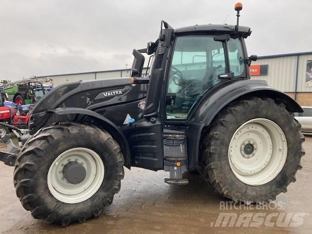 Valtra T214 Versu Traktoriai