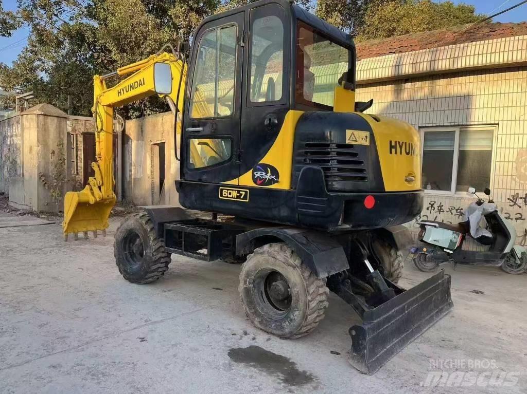 Hyundai 60 W Ratiniai ekskavatoriai