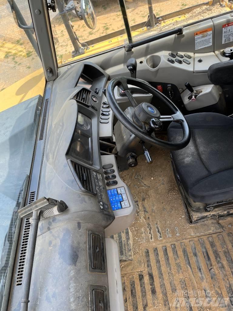 Komatsu HM 400 Karjeriniai savivarčiai