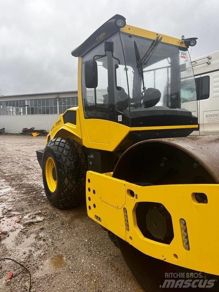 Bomag BW211 D5 Vieno būgno volai