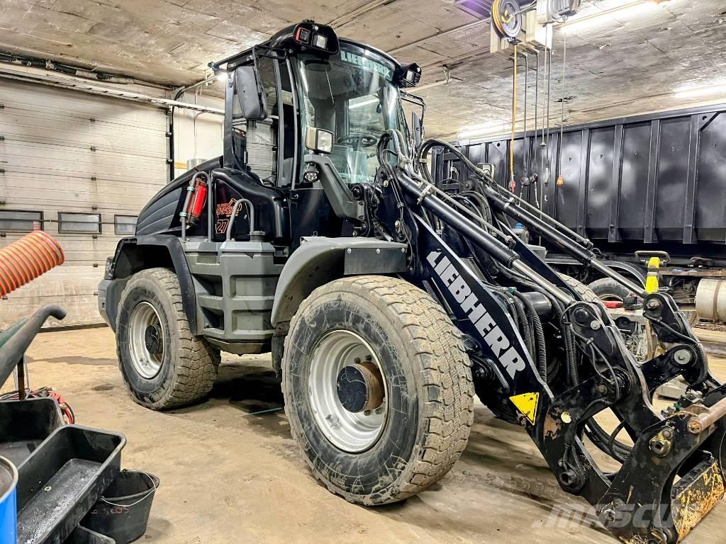 Liebherr L 524 Naudoti ratiniai krautuvai