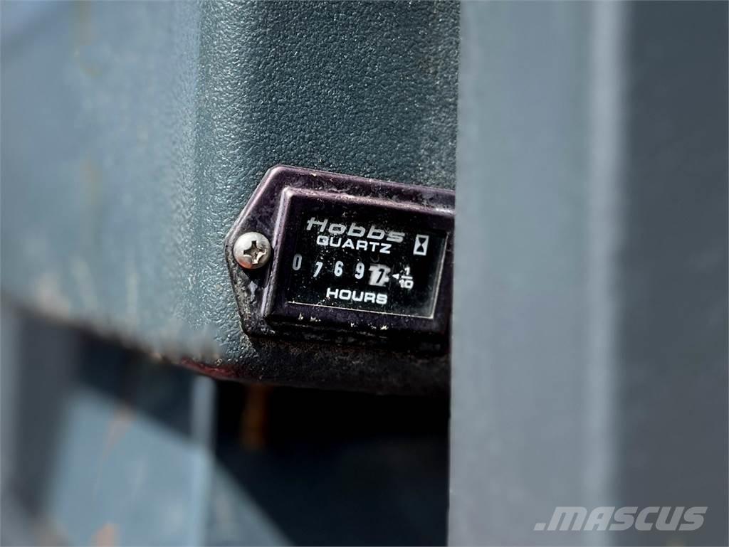 Moffett M3 20.3 Ant sunkvežimių montuojami šakiniai krautuvai