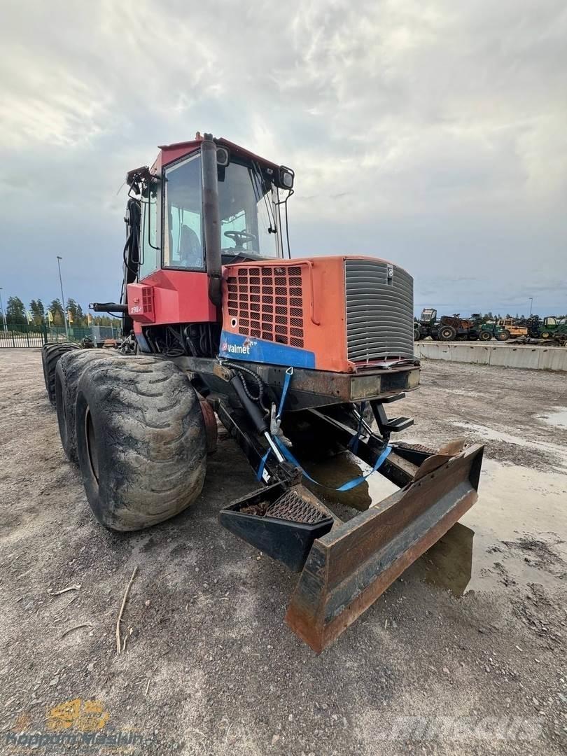 Valmet 890.2 Naudoti miškovežiai (Forvarderiai)