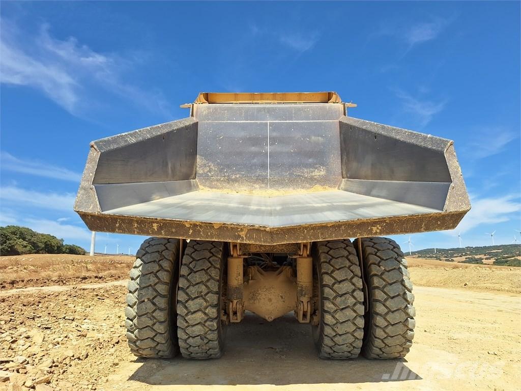 Komatsu HD 605-7E0 Atliekų išvežimo technika