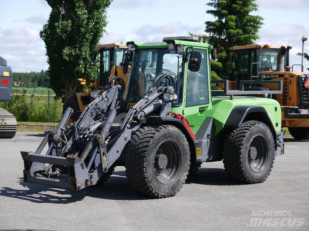LM Trac 686 Naudoti ratiniai krautuvai