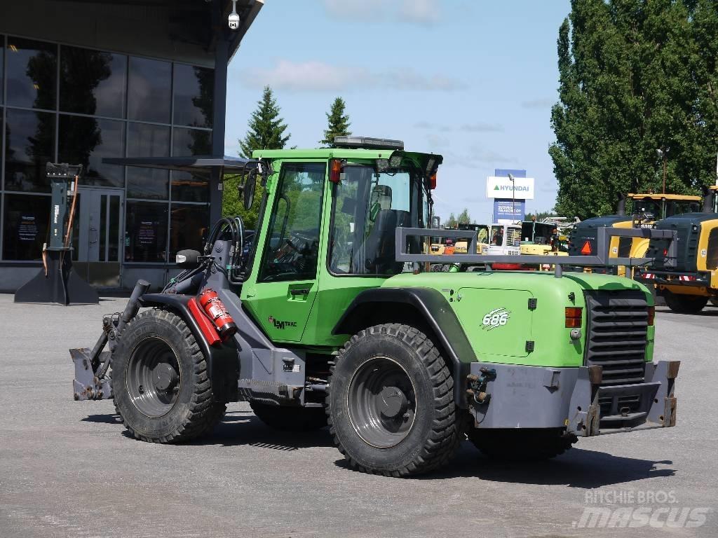 LM Trac 686 Naudoti ratiniai krautuvai