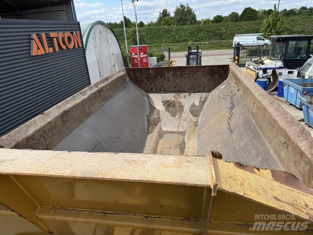CAT 730C Karjeriniai savivarčiai