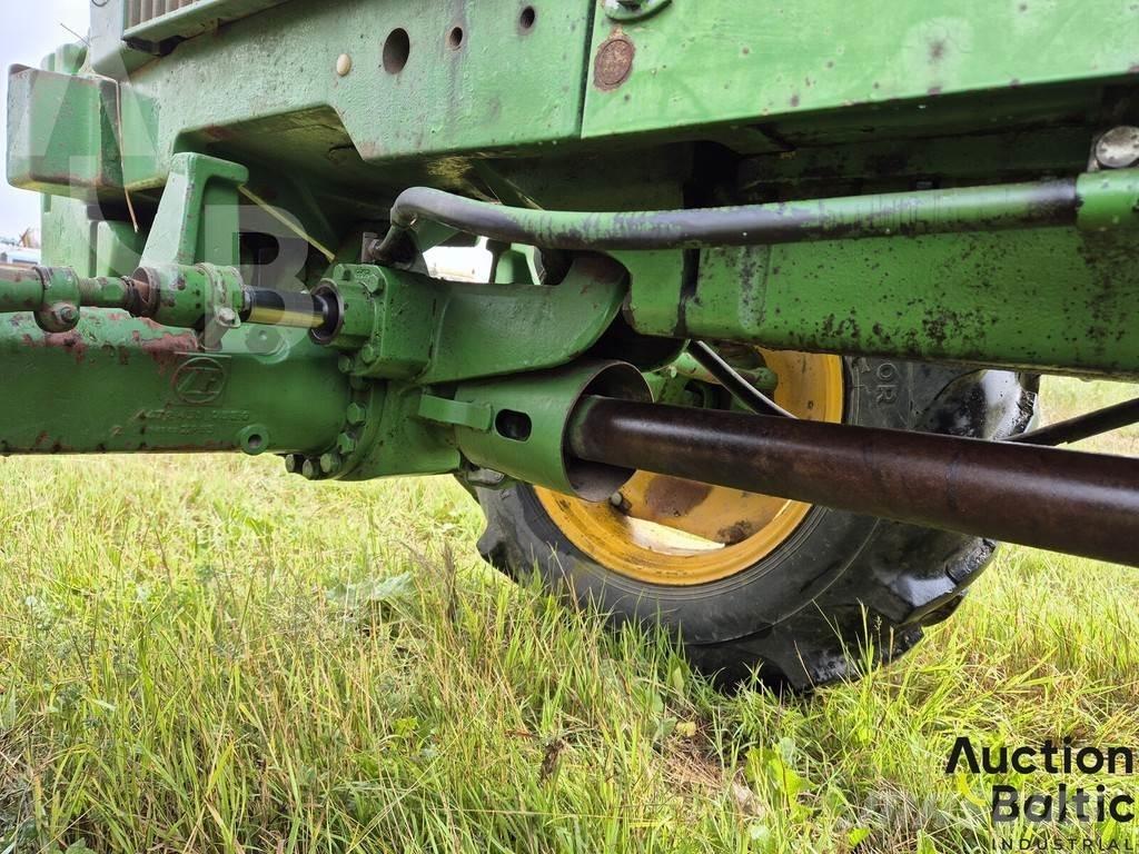 John Deere MFWD Traktoriai