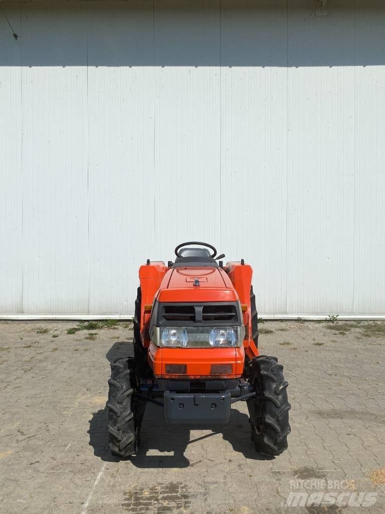Kubota GL200 Naudoti kompaktiški traktoriai