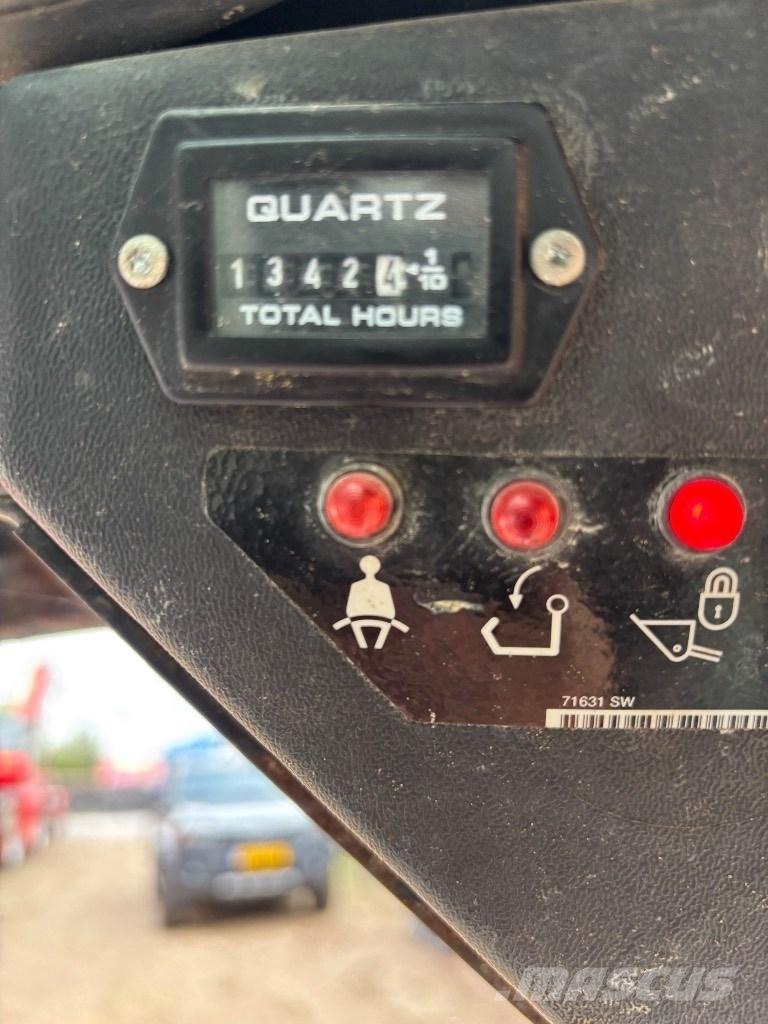 Bobcat S 70 Krautuvai su šoniniu pasukimu