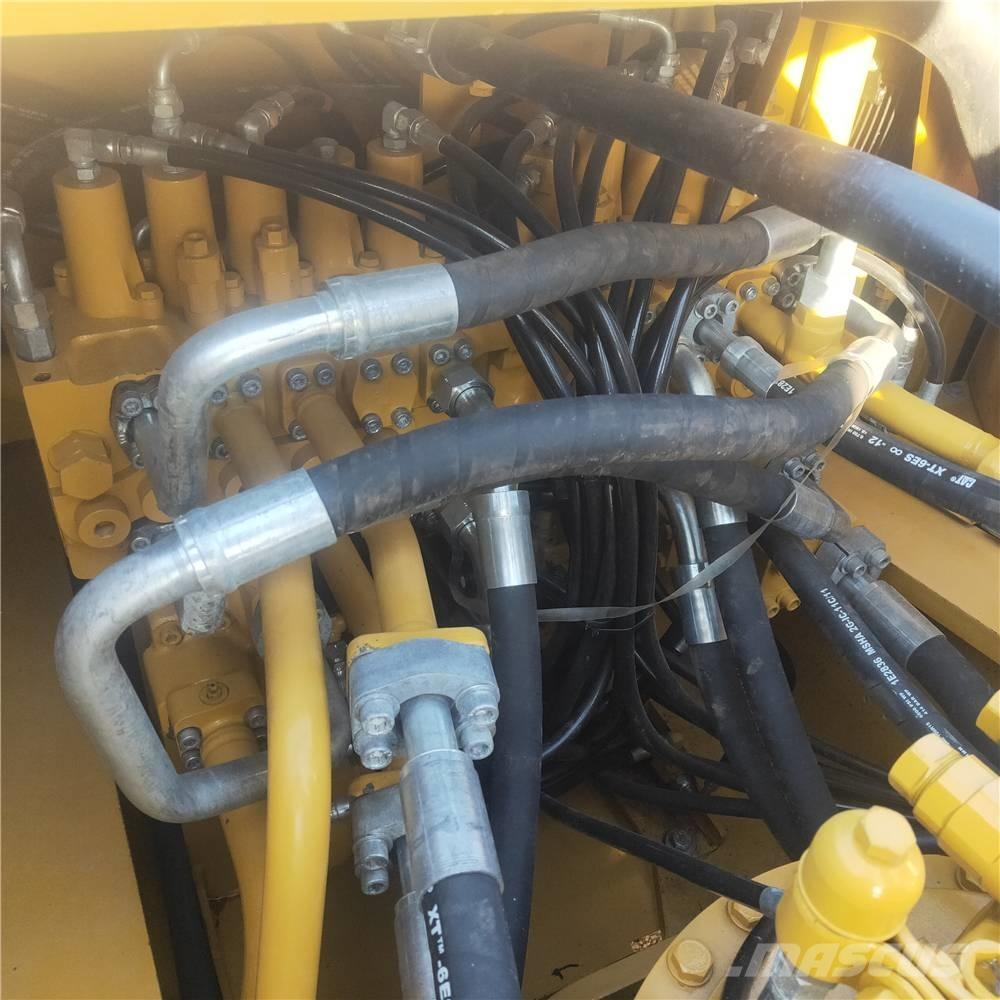 CAT 340D2 Vikšriniai ekskavatoriai