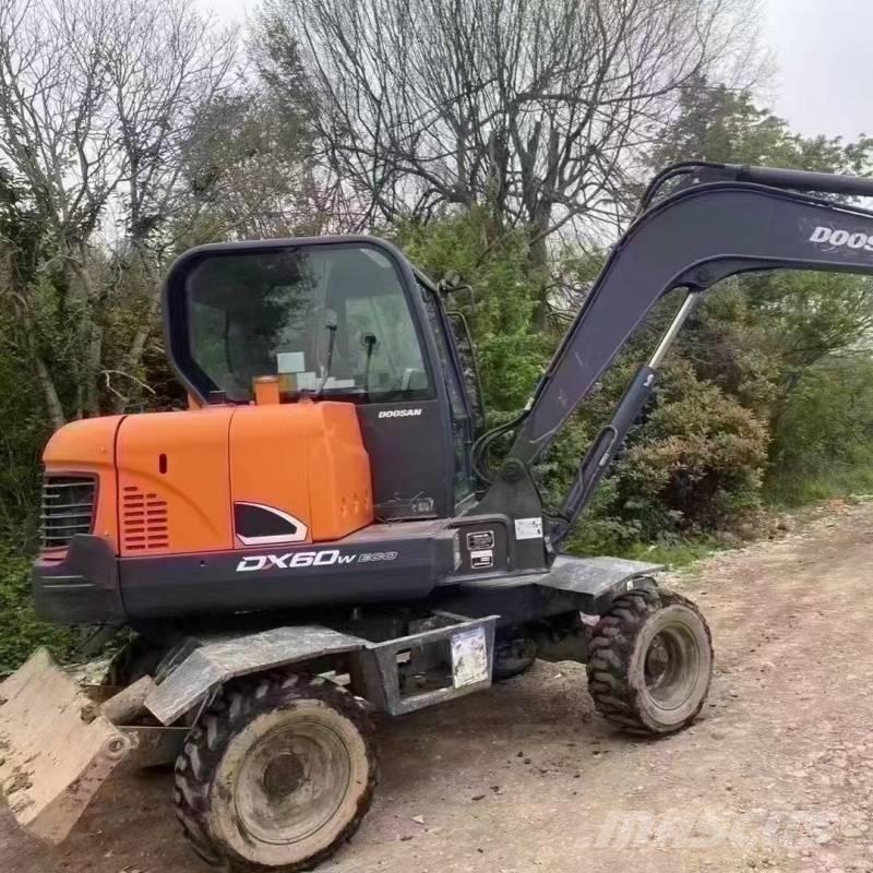 Doosan DX60W Ratiniai ekskavatoriai