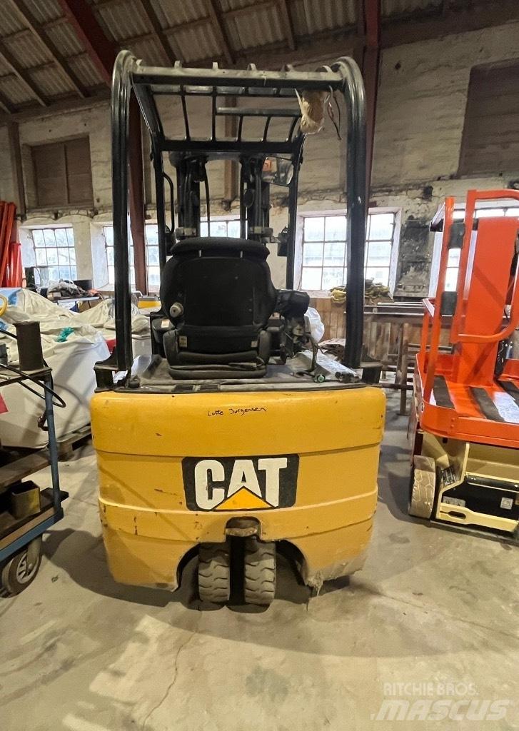 CAT EP 16 Elektriniai šakiniai krautuvai