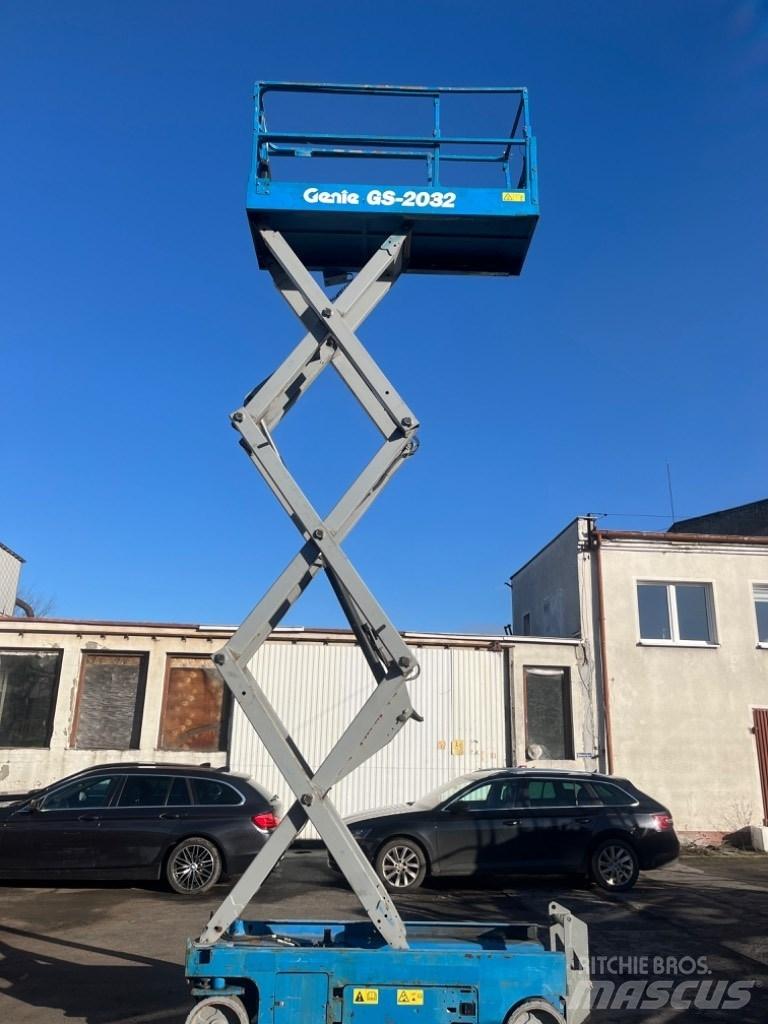 Genie 2032 Žirkliniai keltuvai