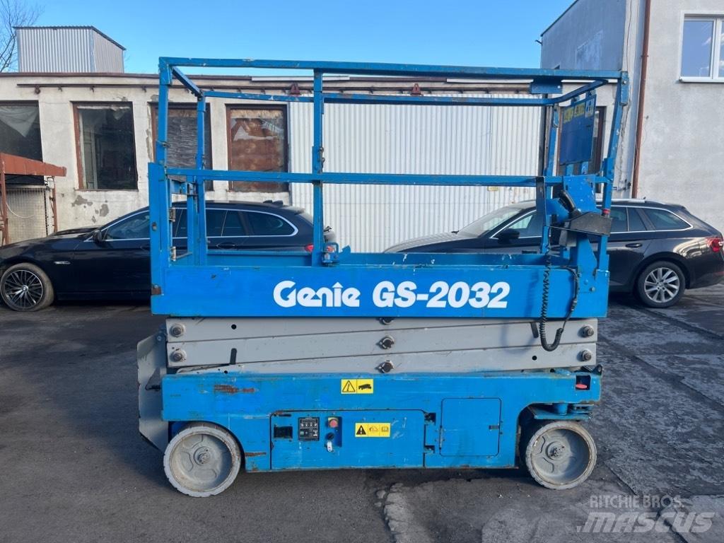 Genie 2032 Žirkliniai keltuvai
