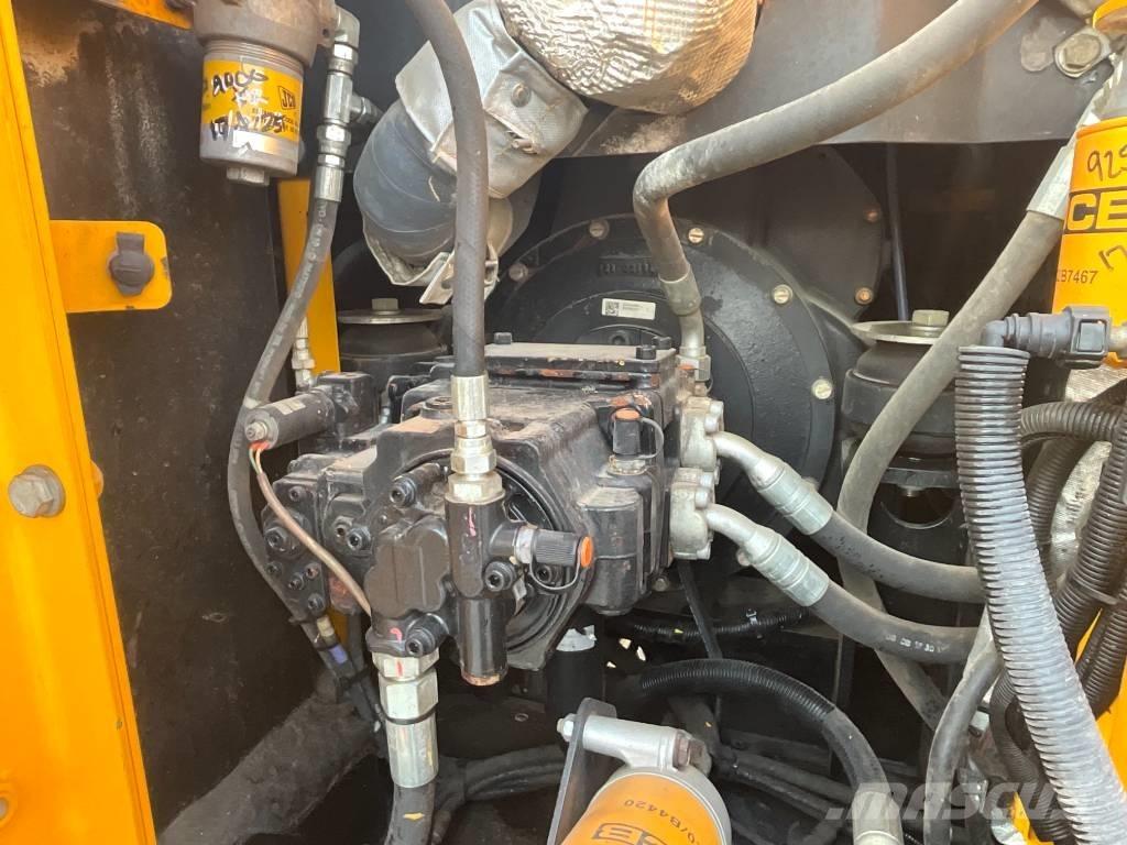 JCB JS 130 LC 4F Vikšriniai ekskavatoriai
