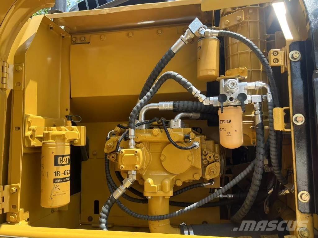 CAT 323 D L Vikšriniai ekskavatoriai