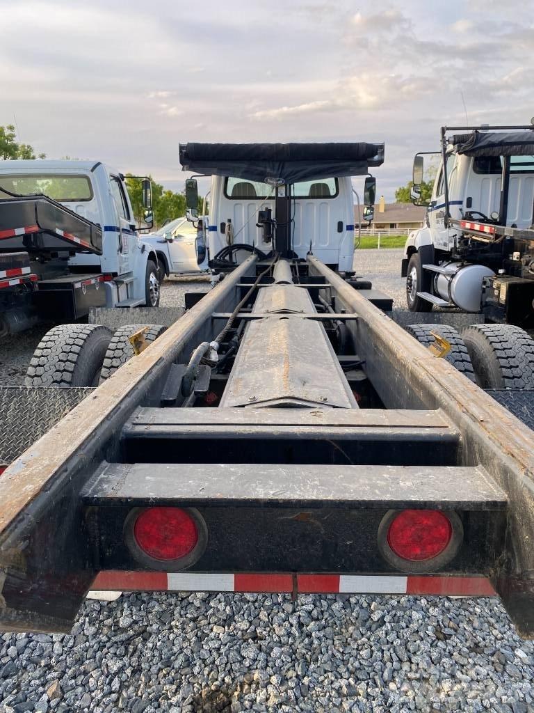 Freightliner CB Savivarčiai su kabeliniu keltuvu