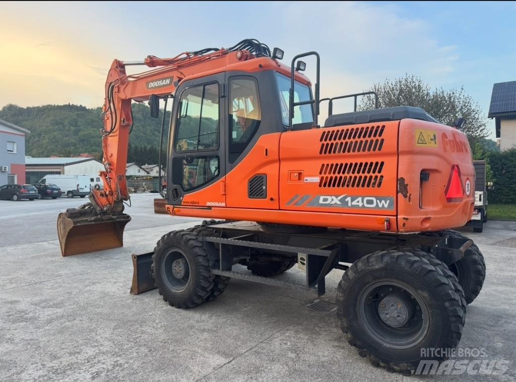 Doosan DX 140 W Ratiniai ekskavatoriai