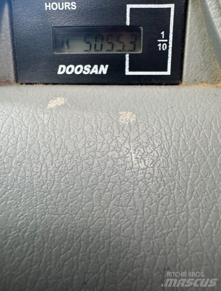 Doosan DX 140 W Ratiniai ekskavatoriai