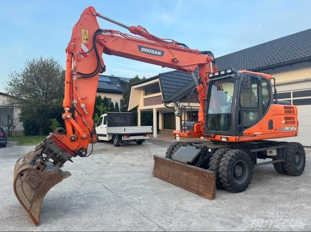 Doosan DX 140 W Ratiniai ekskavatoriai