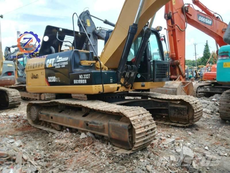 CAT 323 D L Vikšriniai ekskavatoriai