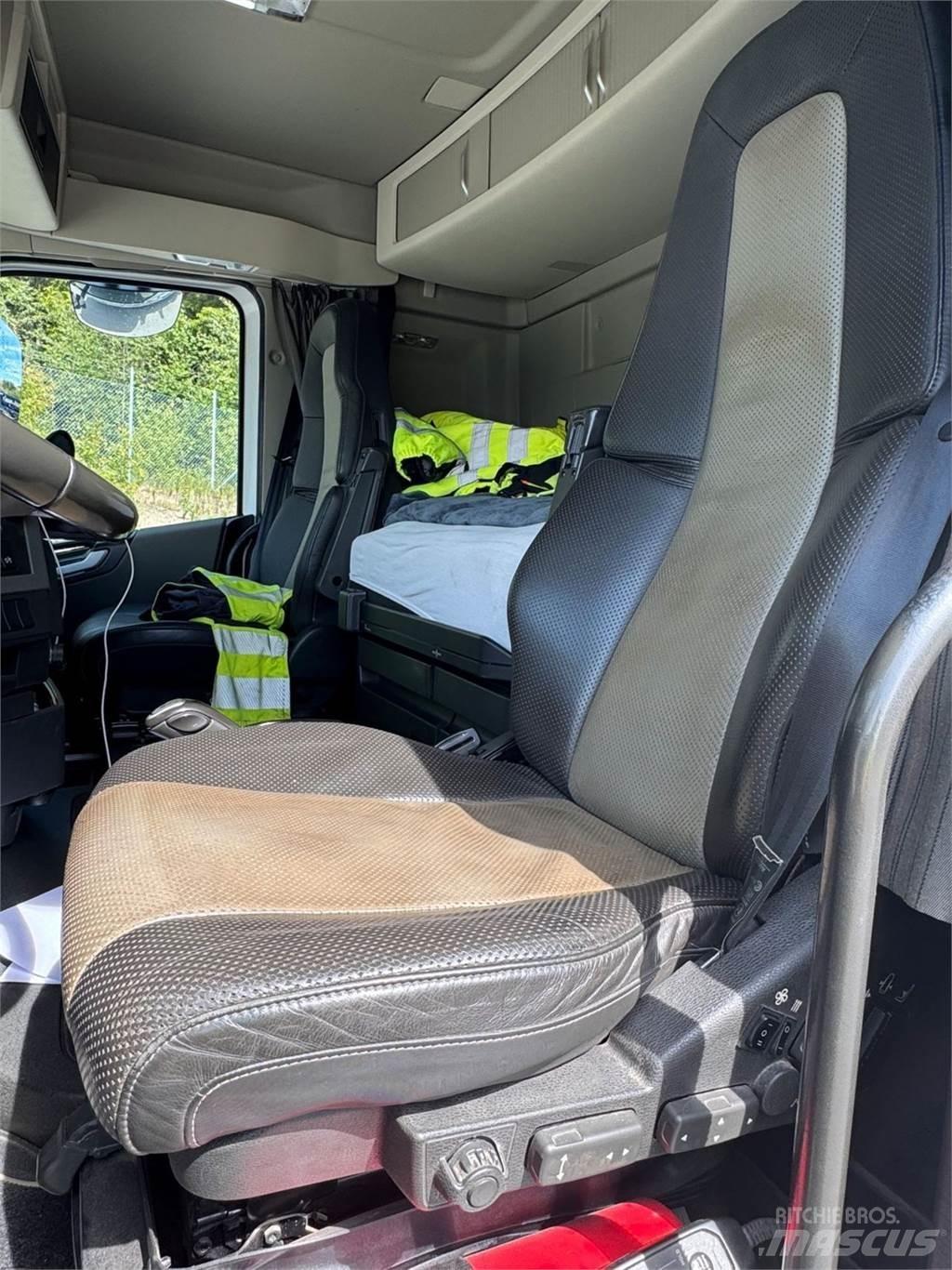 Volvo FH 540 8X4 Sunkvežimiai su keliamuoju kabliu