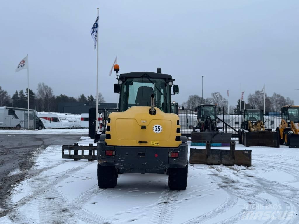 Yanmar V 120 Naudoti ratiniai krautuvai