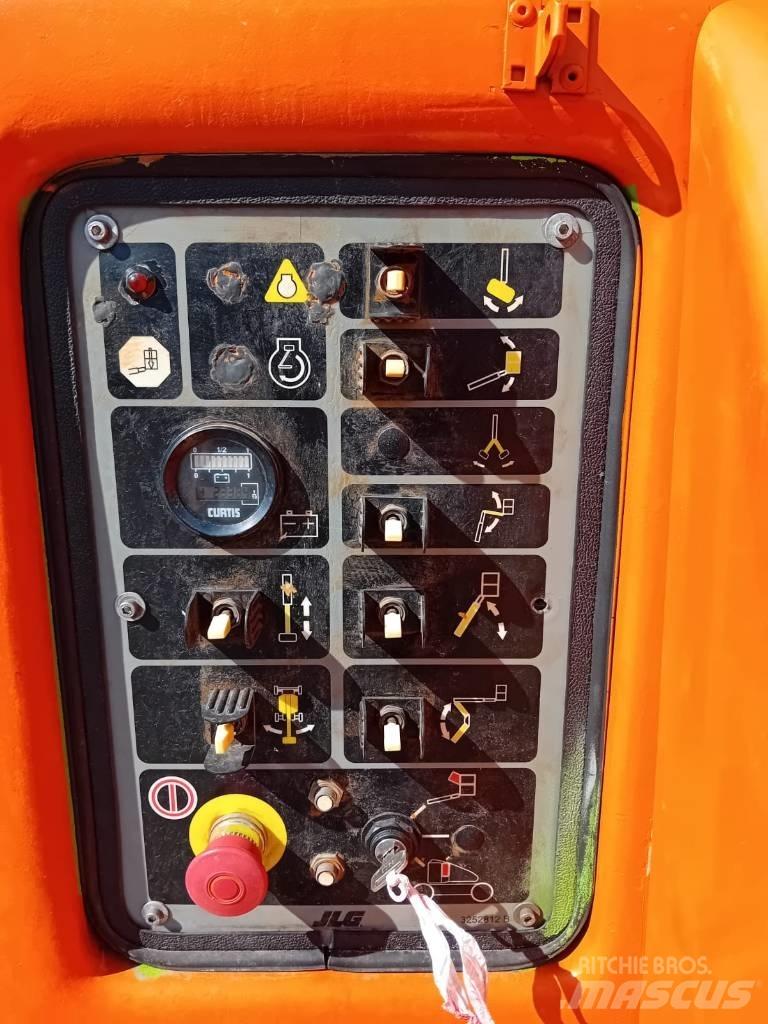 JLG E 450 AJ Alkūniniai keltuvai