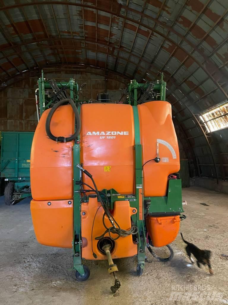 Amazone UF 1801 Įmontuoti purkštuvai